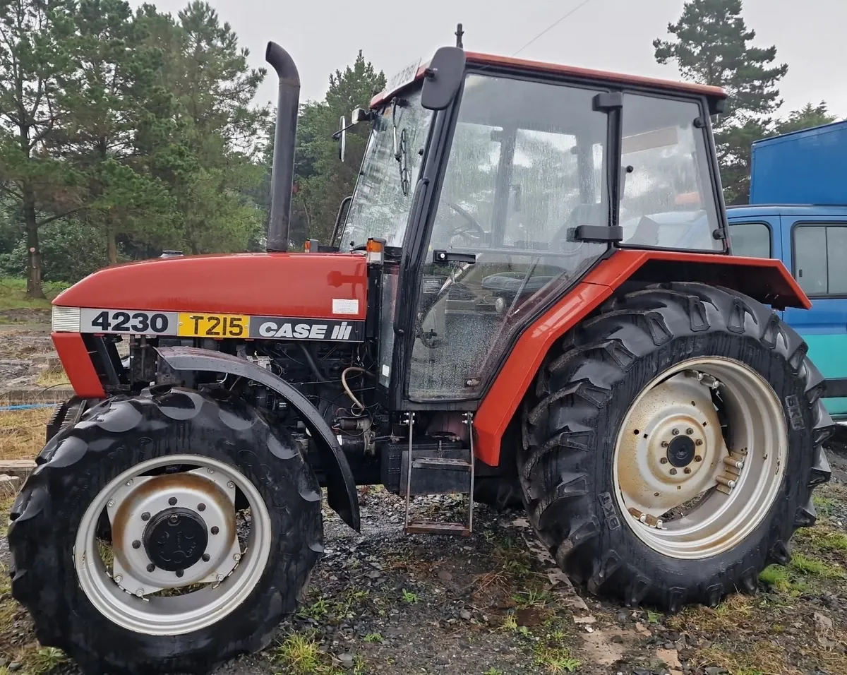 Case IH 4230 Tractor - never farmed ex agri colleg - Image 2