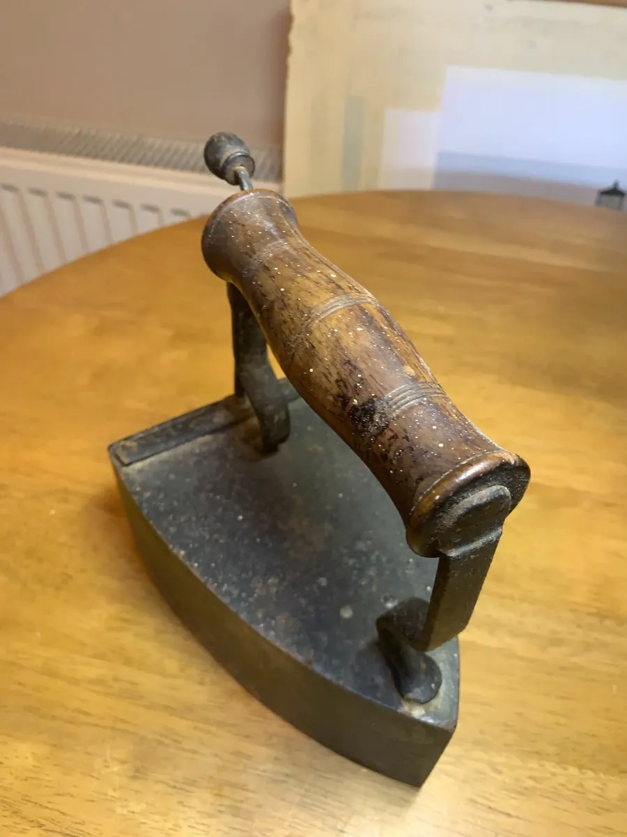 Antique smoothing irons - Image 1