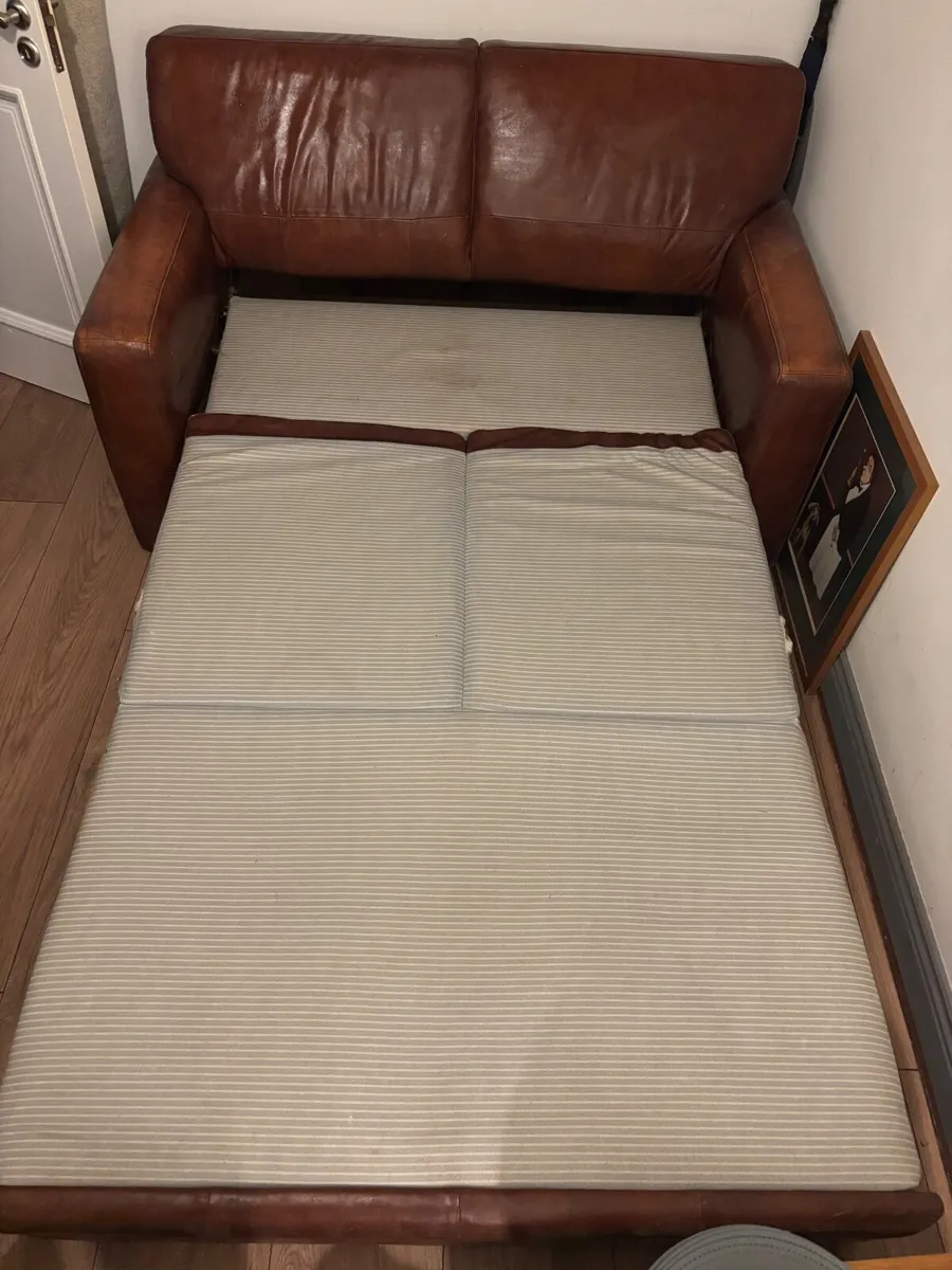2 seat leather couch/divan bed - Image 2