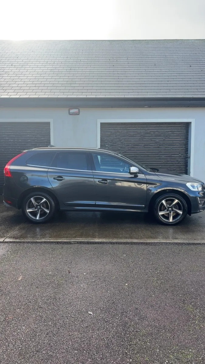 Volvo XC60 ( R design ) - Image 1