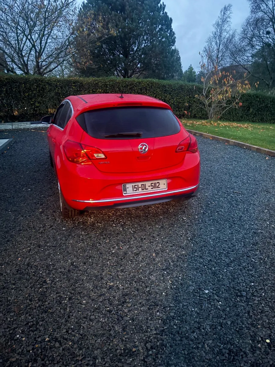 2015 red vauxhall astra - Image 2