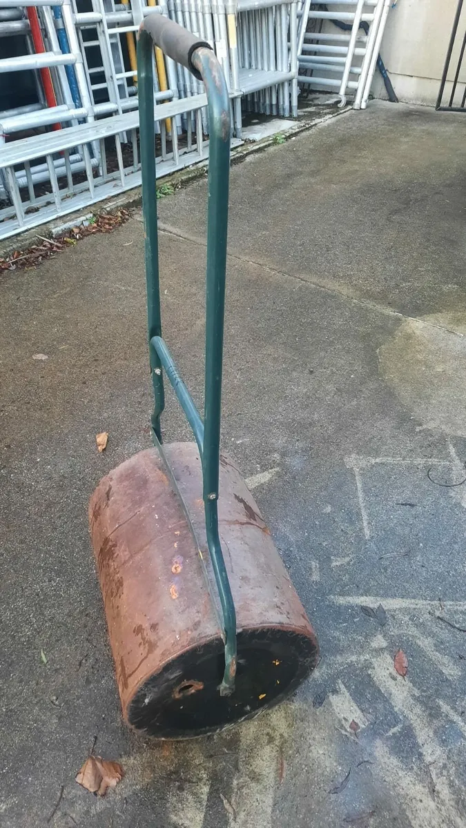 Garden hand water roller- excellent - Image 2