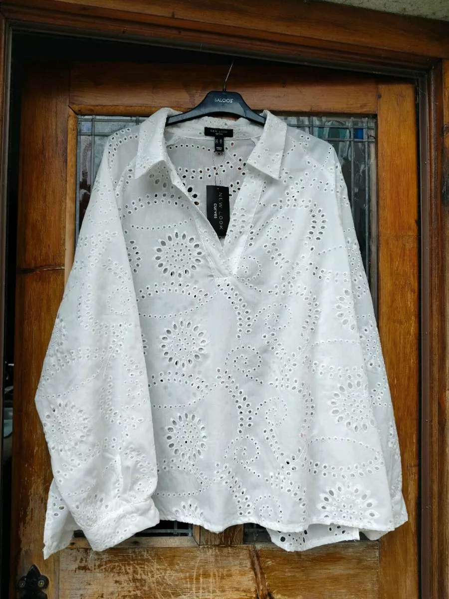 ladies New look CURVES top, new with tags. 
Beauti - Image 1