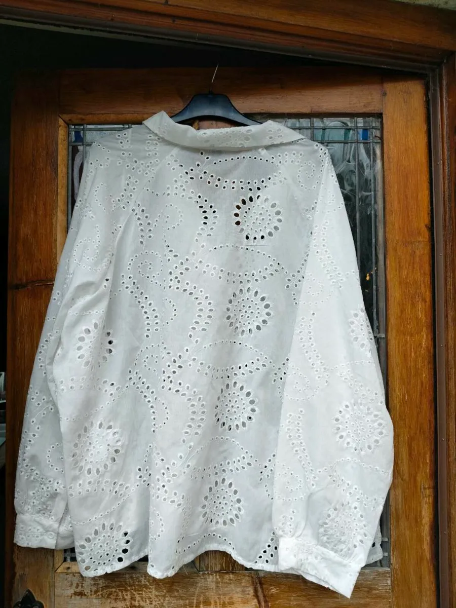 ladies New look CURVES top, new with tags. 
Beauti - Image 2