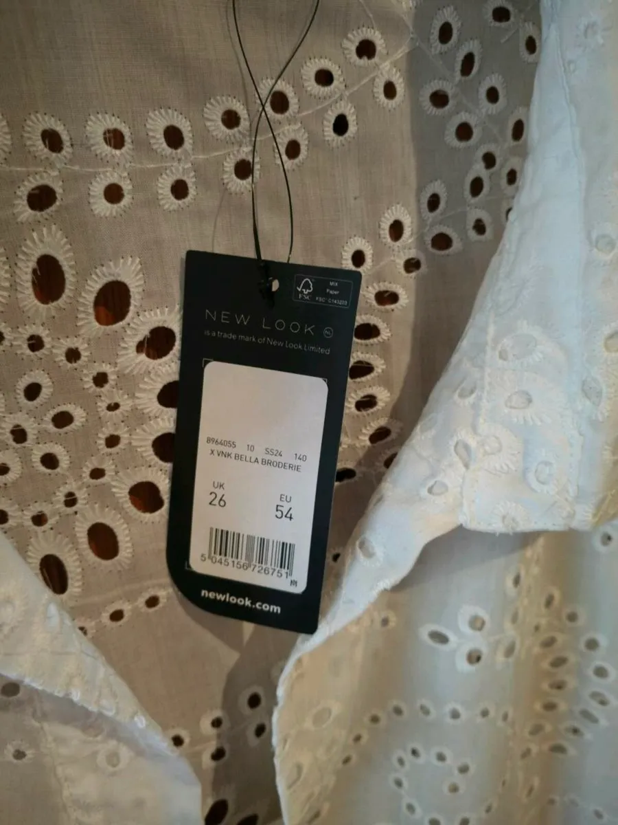 ladies New look CURVES top, new with tags. 
Beauti - Image 4