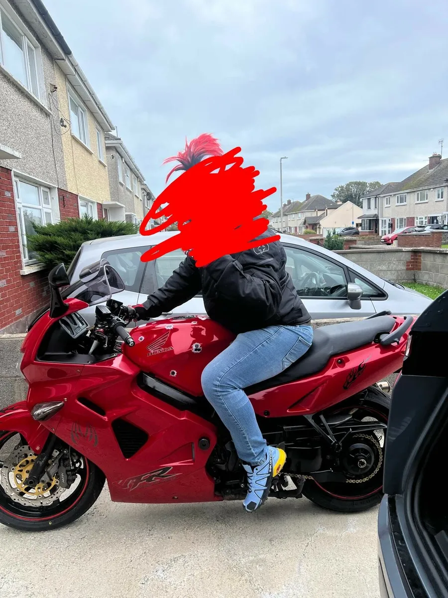 Honda VFR 800 - Image 1