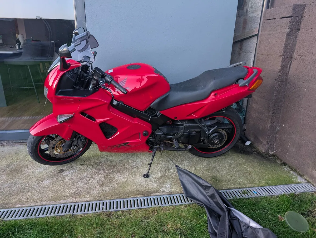 Honda VFR 800 - Image 2