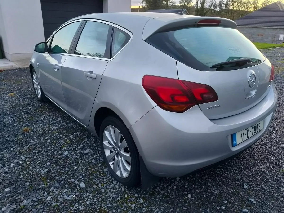 Opel Astra 2011 - Image 4