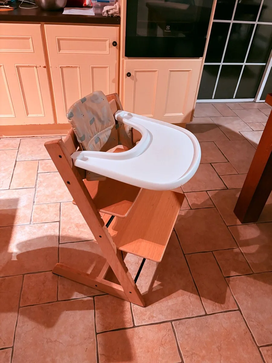 High chair - Image 1