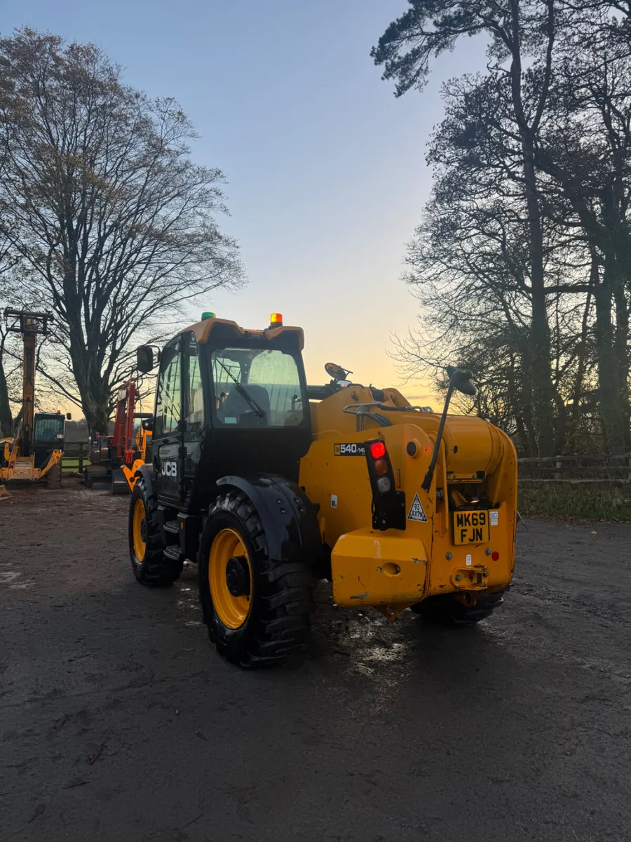 2019 JCB 540-140 - Image 2