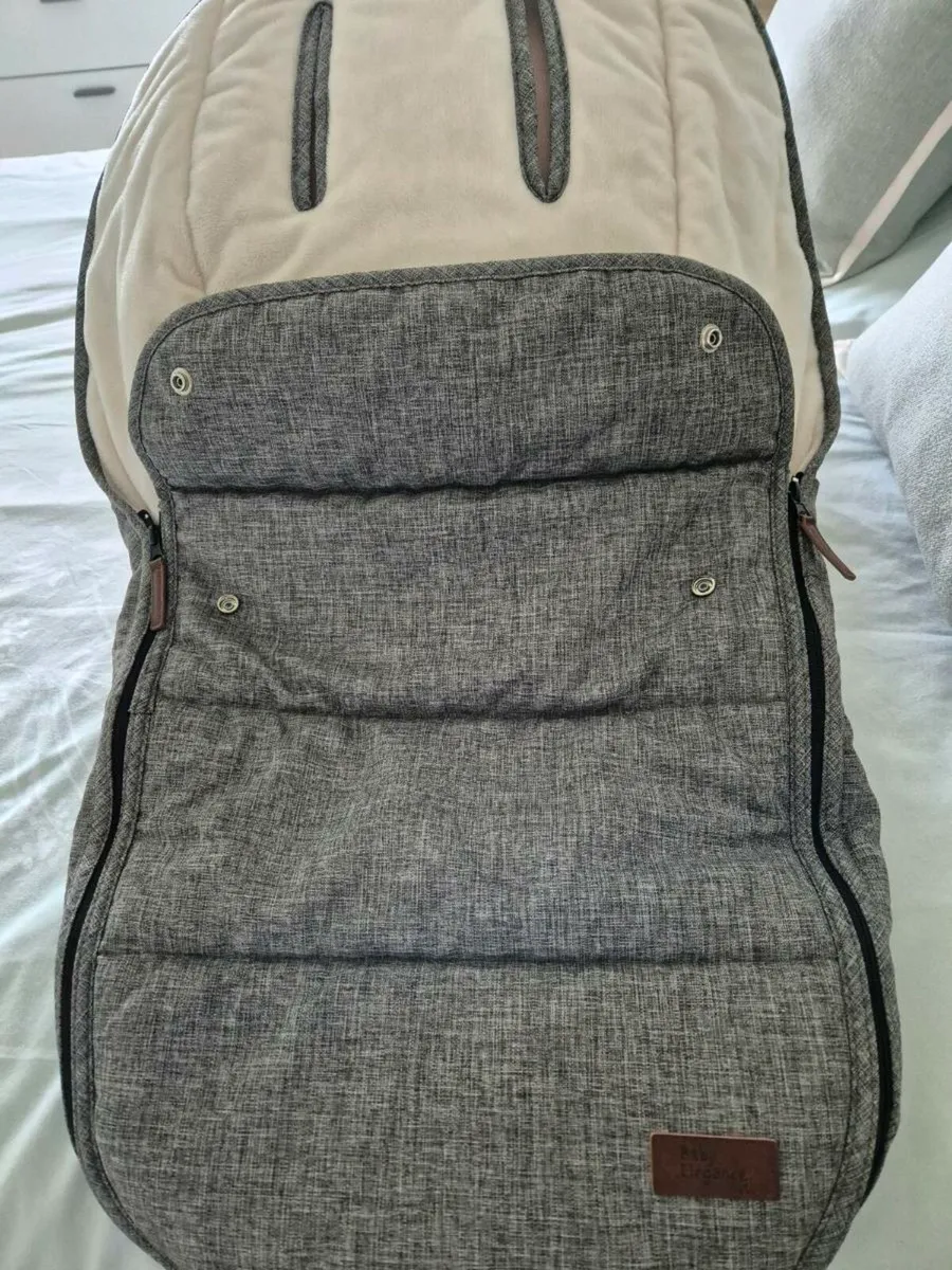 Slide & Toys - Image 2