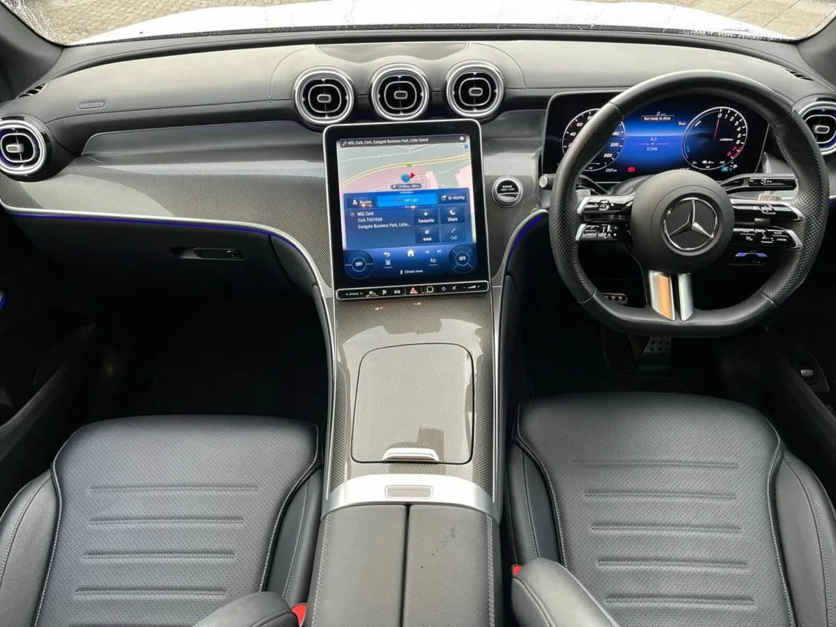 Mercedes-Benz GLC 300E AMG Line Advanced Plus 4Mat - Image 4