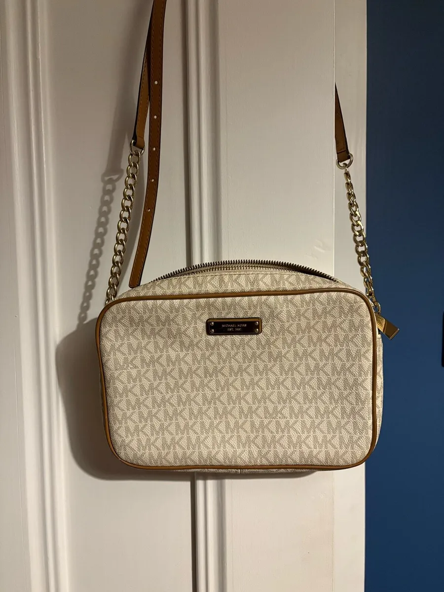 Micheal kors bag - Image 1