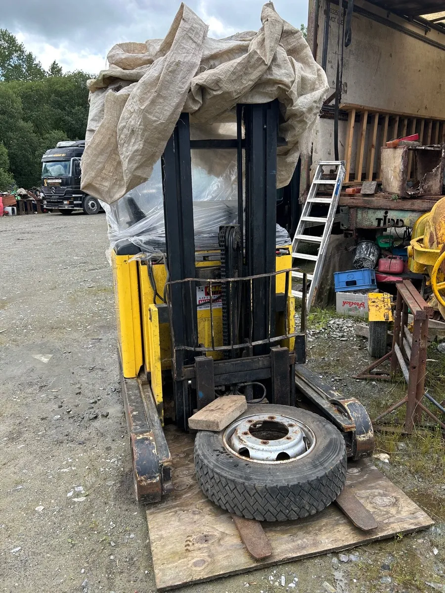 Electric forklift - Image 4