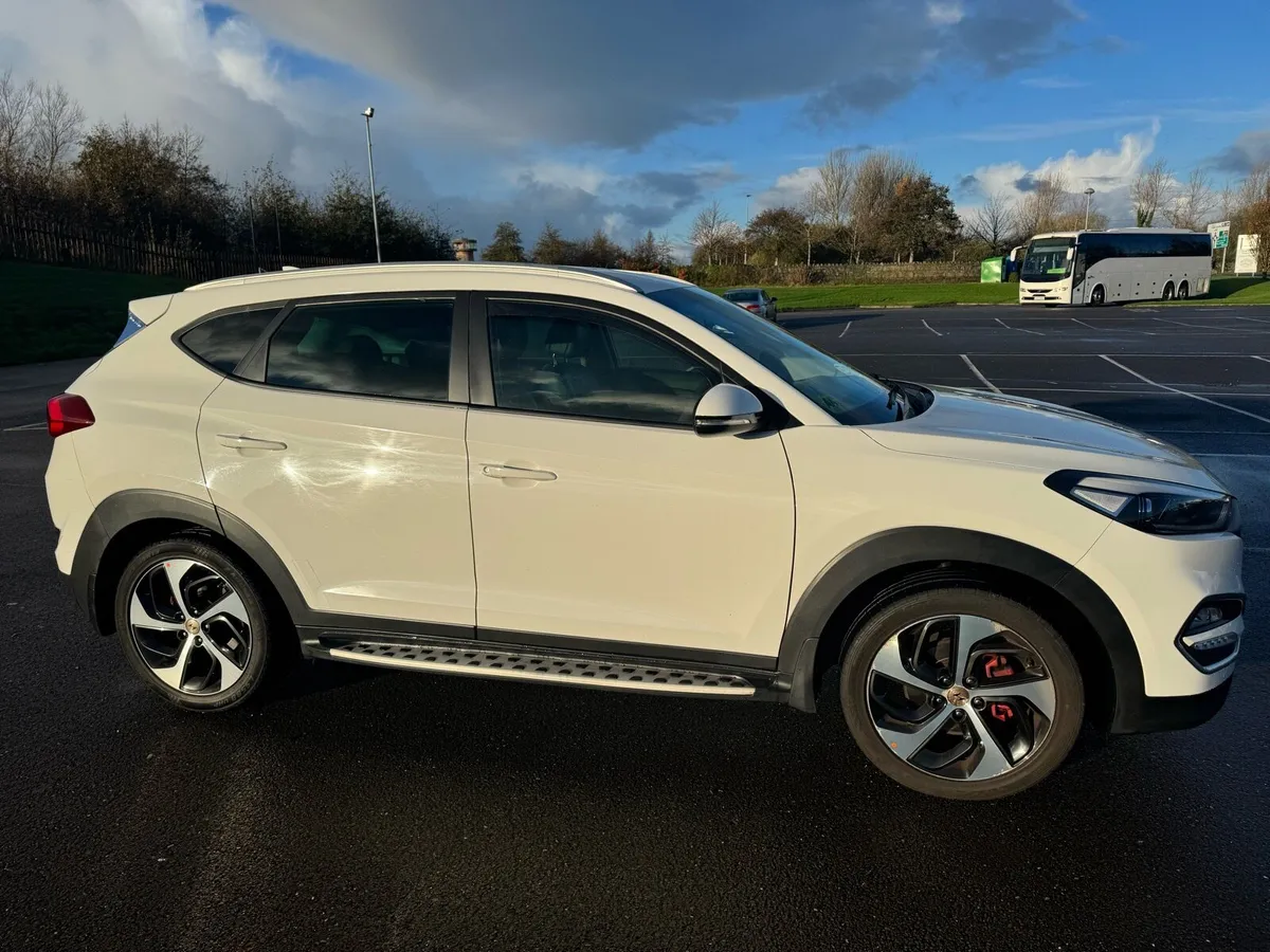 182 Hyundai Tucson Executive SE - Image 2