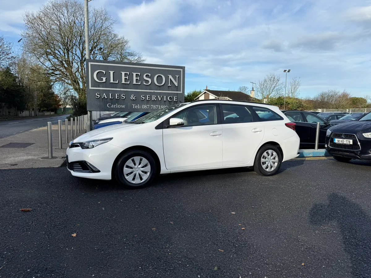 2016 Toyota Auris 1.4 Diesel Estate - Low Mileage - Image 1