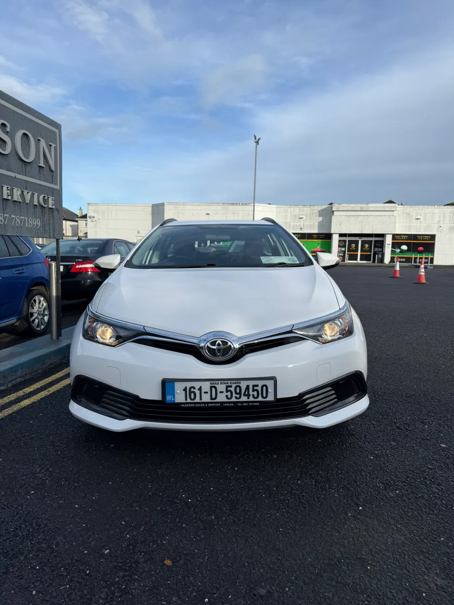 2016 Toyota Auris 1.4 Diesel Estate - Low Mileage - Image 3