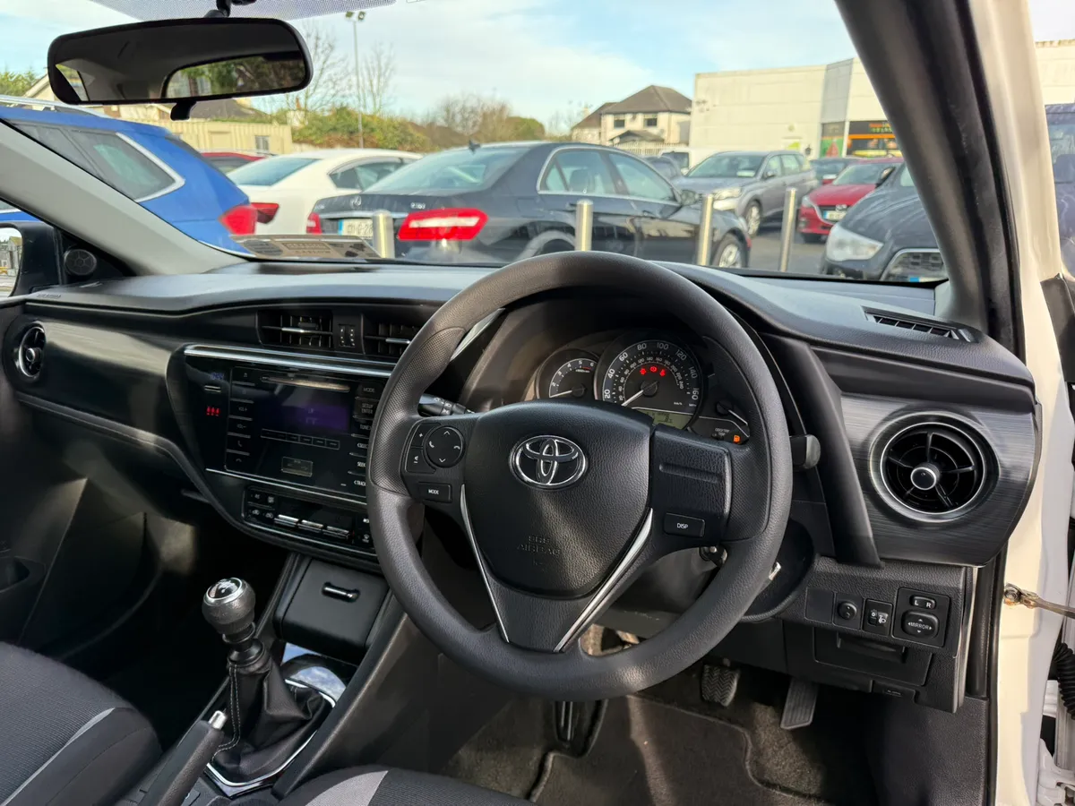 2016 Toyota Auris 1.4 Diesel Estate - Low Mileage - Image 4