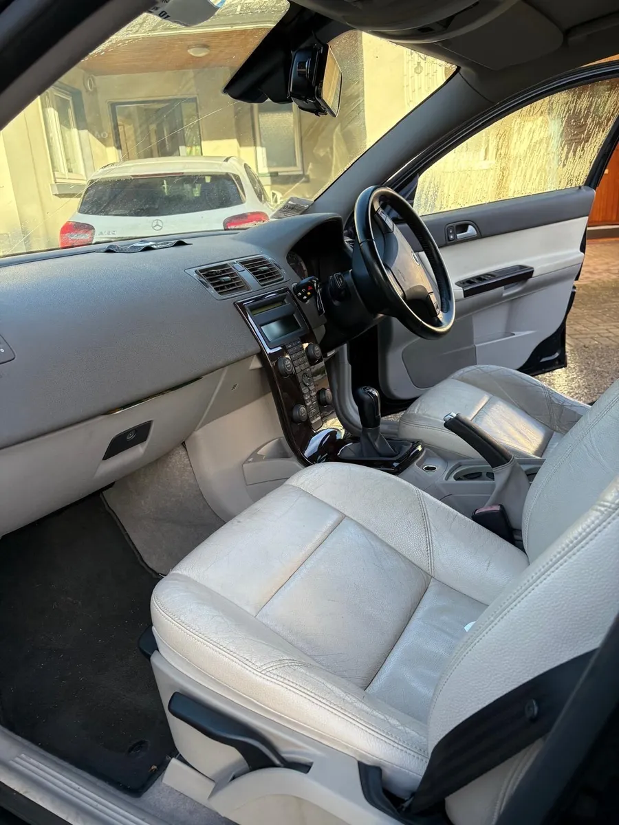 Volvo 2007  S40 1.6 Petrol 4DR - Image 3