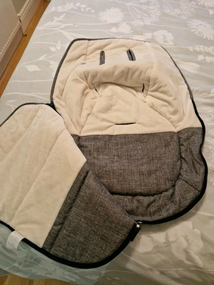 Slide & Toys - Image 4