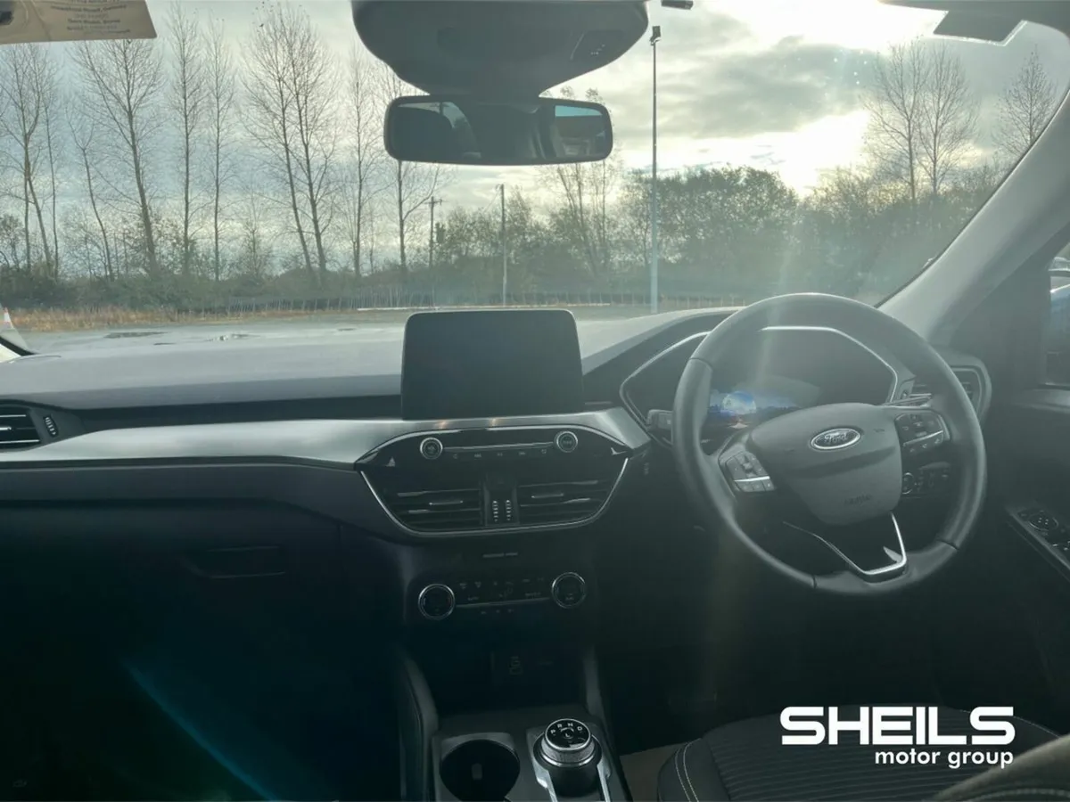 Ford Kuga 2.5 Duratec 190PS FHEV Titanium Auto - Image 3