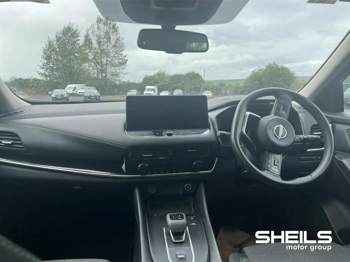 Nissan Qashqai 1.3 PET MILD HYBRID SV PREMIUM CVT - Image 3