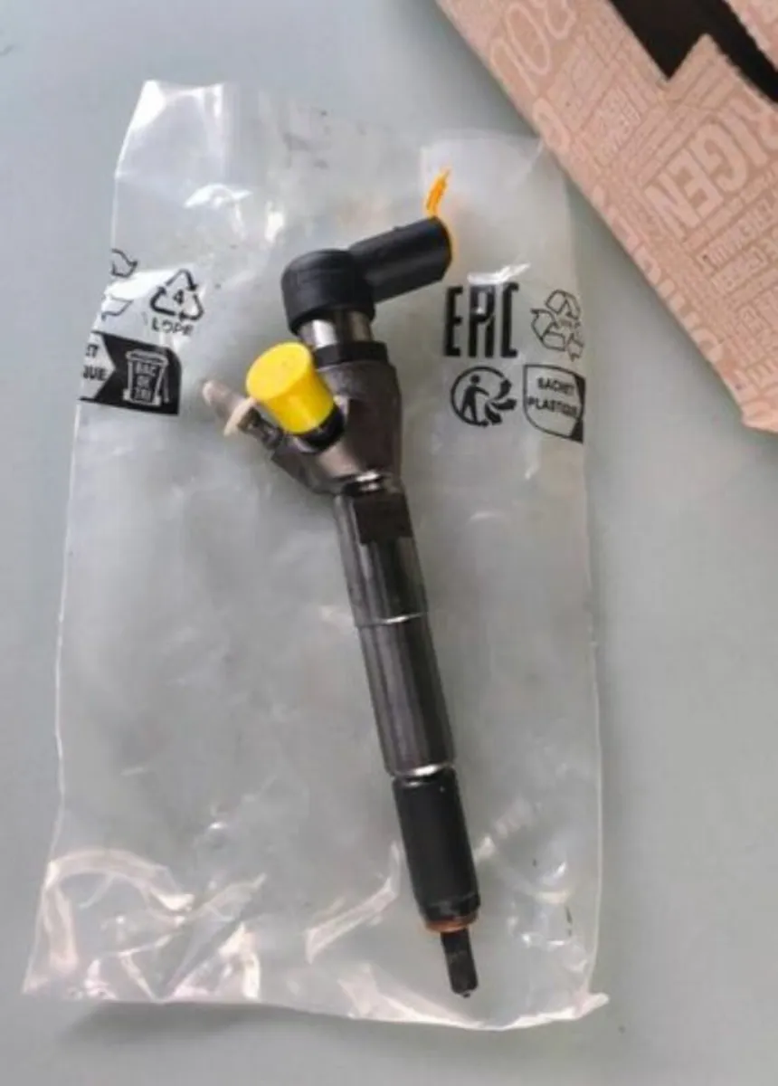 For Sale: Disel Injector for Nissan Qashqai J11 - Image 1
