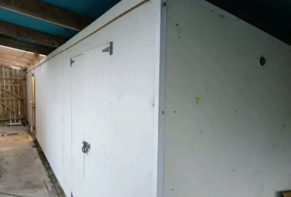 Large Shed 32ft x 5ft4 - Image 1