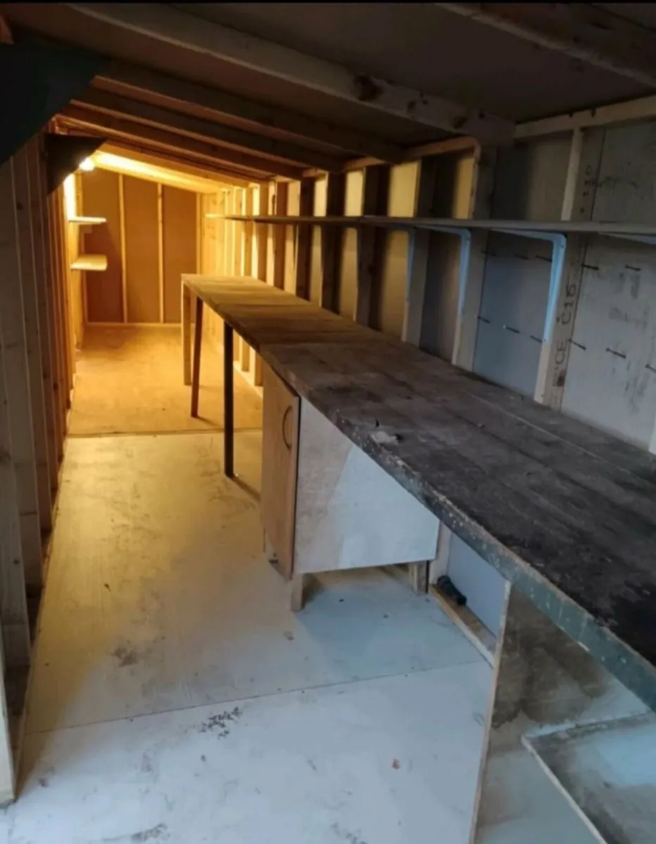 Large Shed 32ft x 5ft4 - Image 3