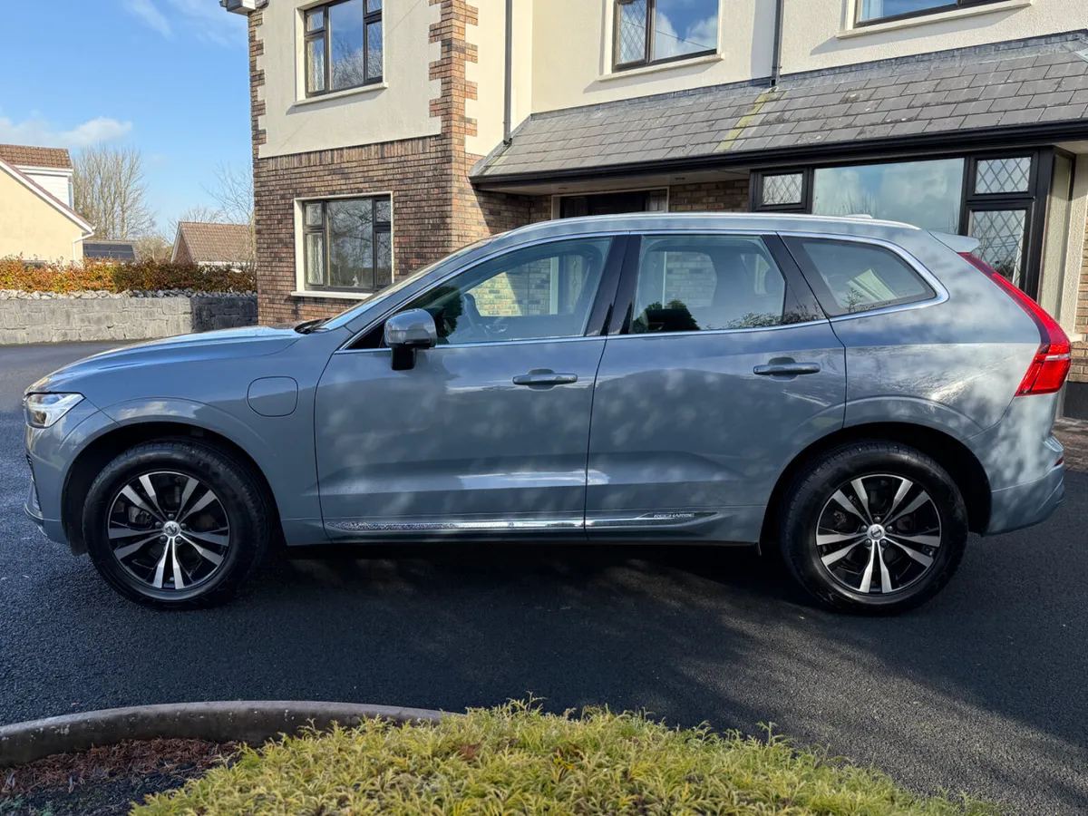 Stunning 232 Volvo XC60 Hybrid! - Image 4