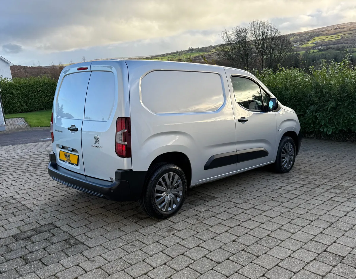 2022 (222Reg) Peugeot Partner Professional Premium - Image 4