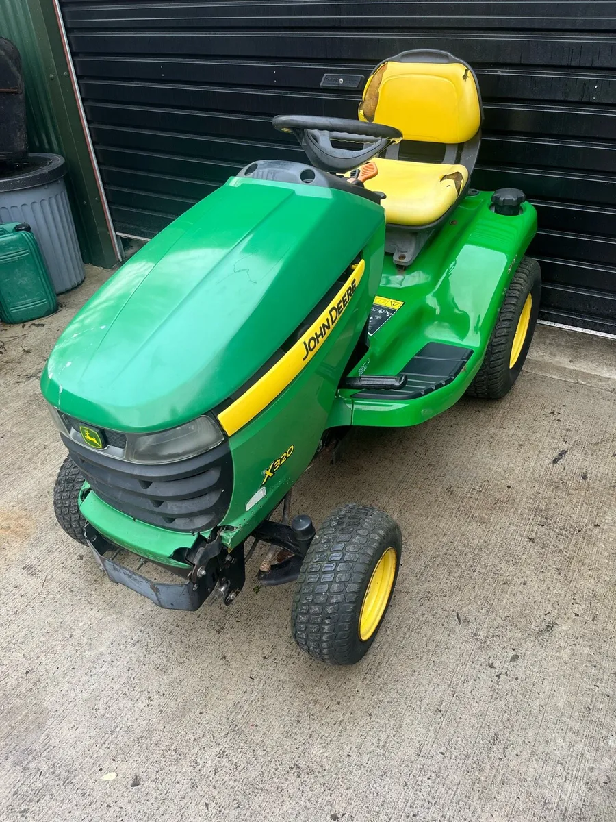 John Deere x320 tractor - Image 1