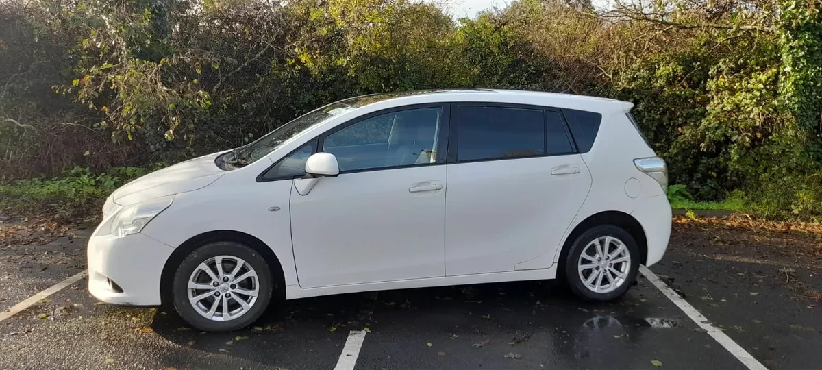 Very low mileage, full service history, Great Spec - Image 2