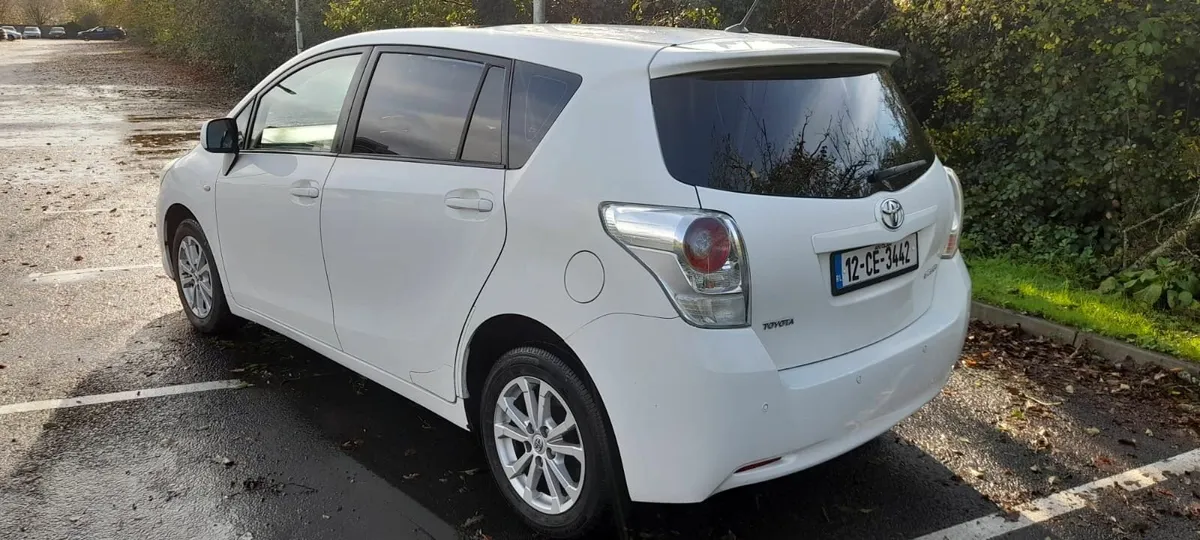 Very low mileage, full service history, Great Spec - Image 3