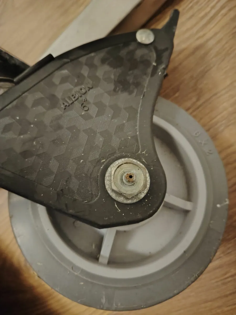 Peli 1650 Protector on Stainless trolley Cleanroom - Image 4