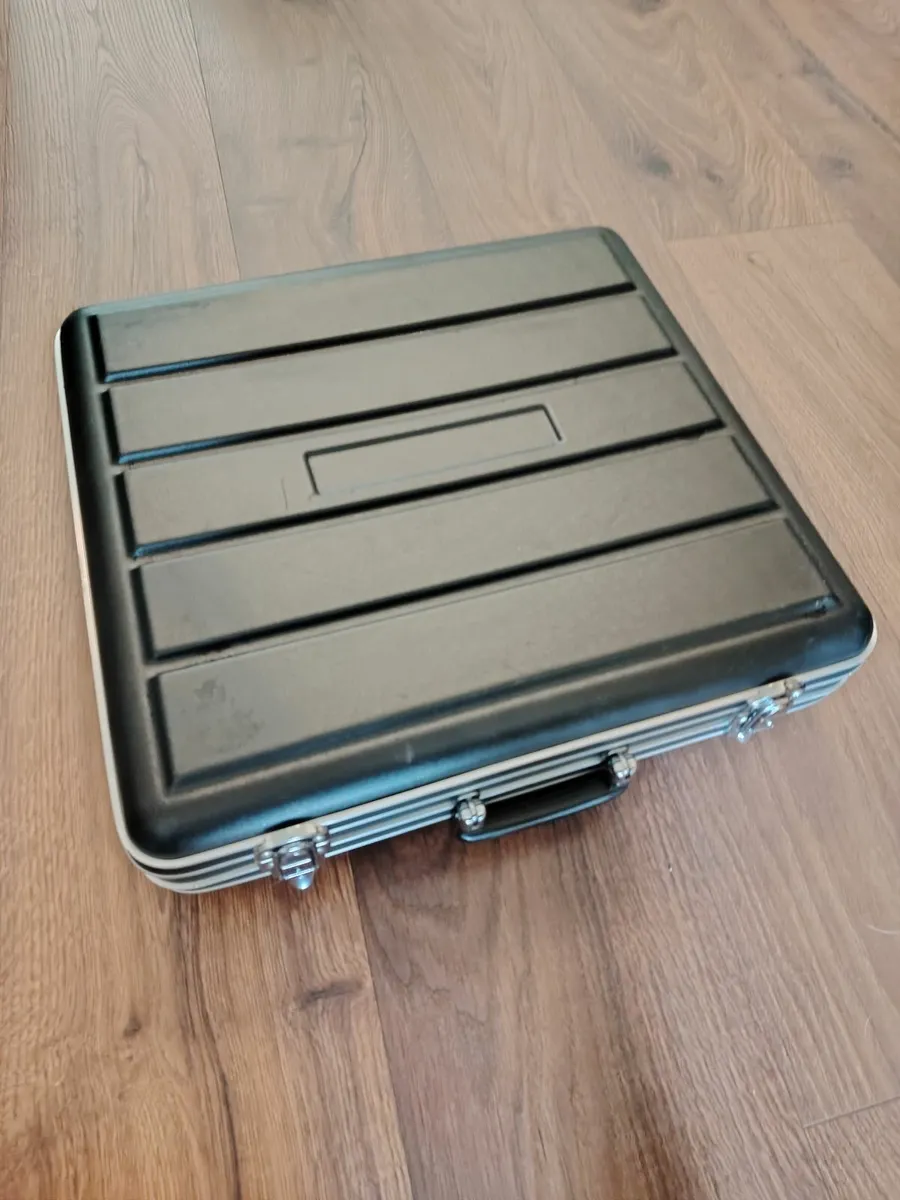 Hard Case - Image 4