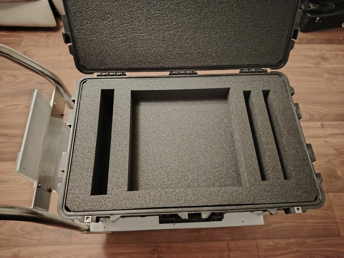 Peli 1650 Protector on Stainless trolley Cleanroom - Image 1