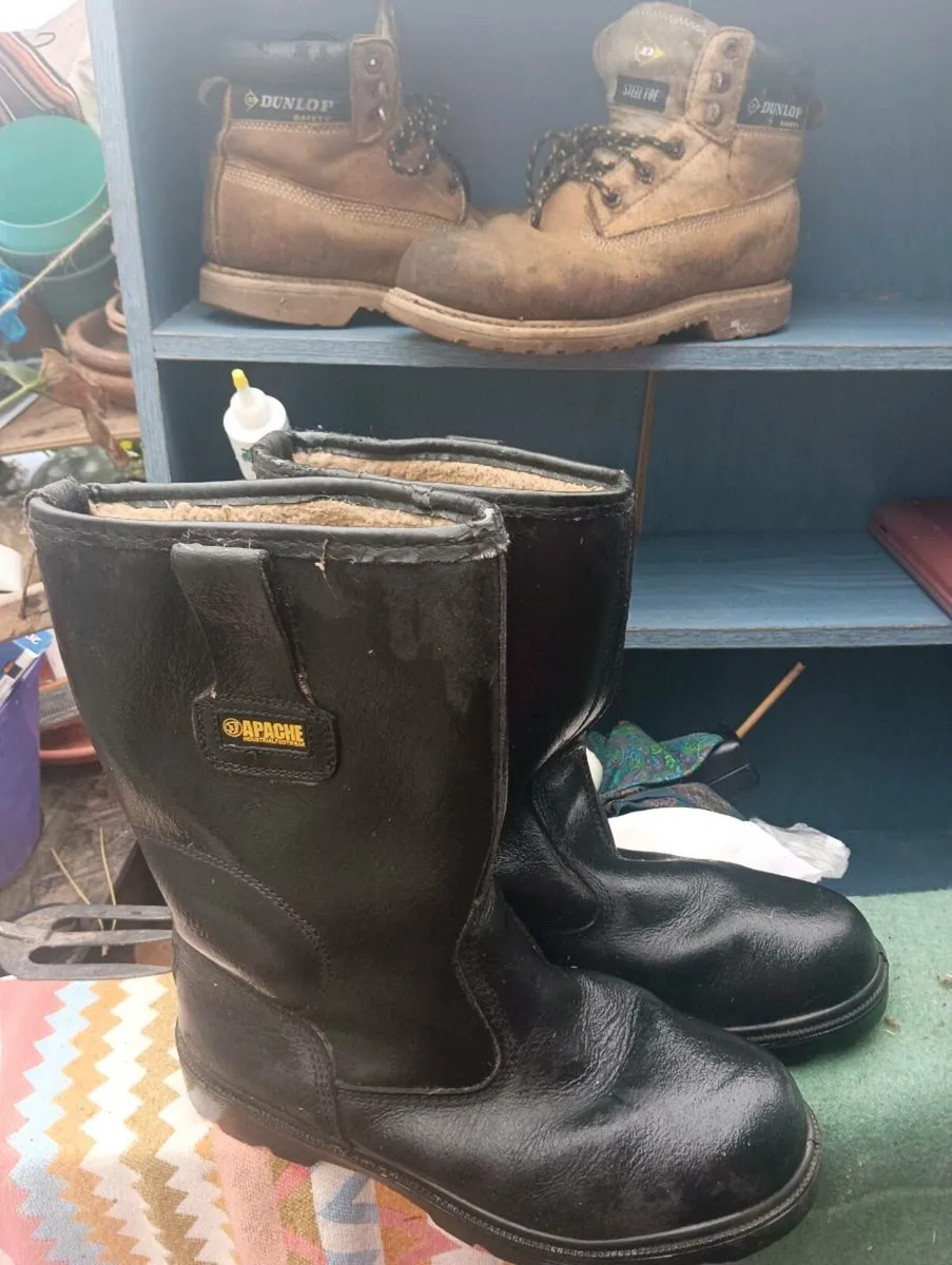 Like new steel toe fur lined size 9half boots.25 - Image 3
