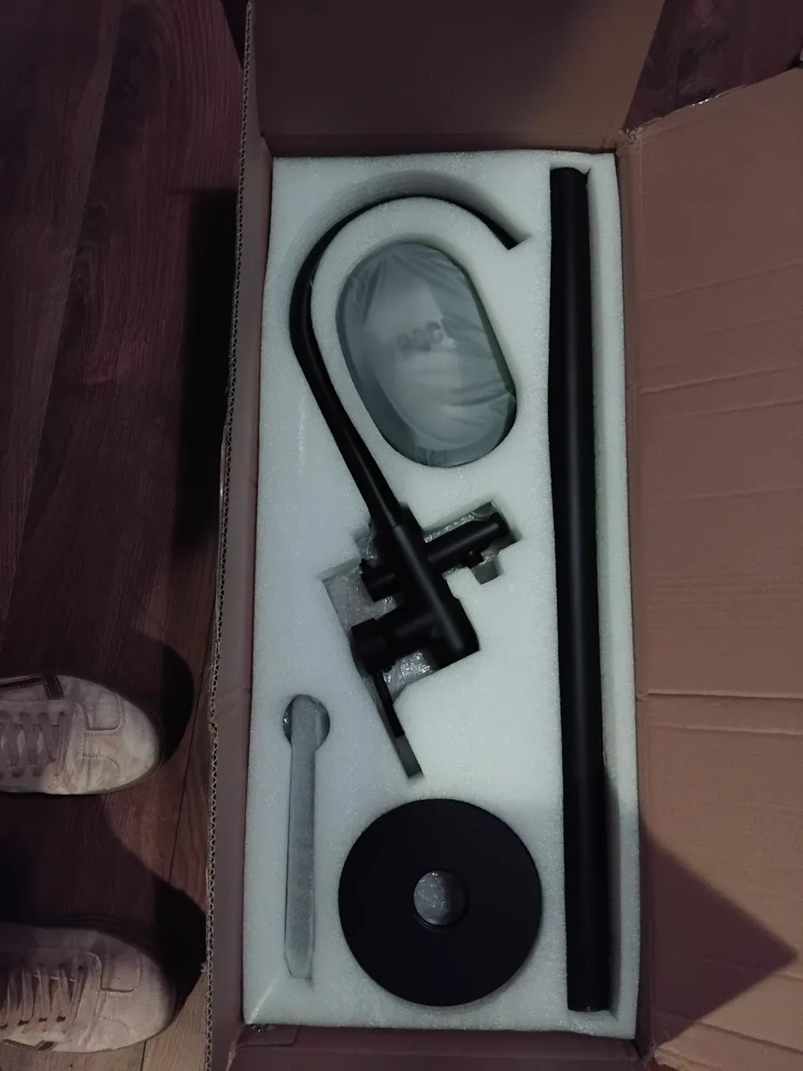 Free standing black bath taps - Image 2