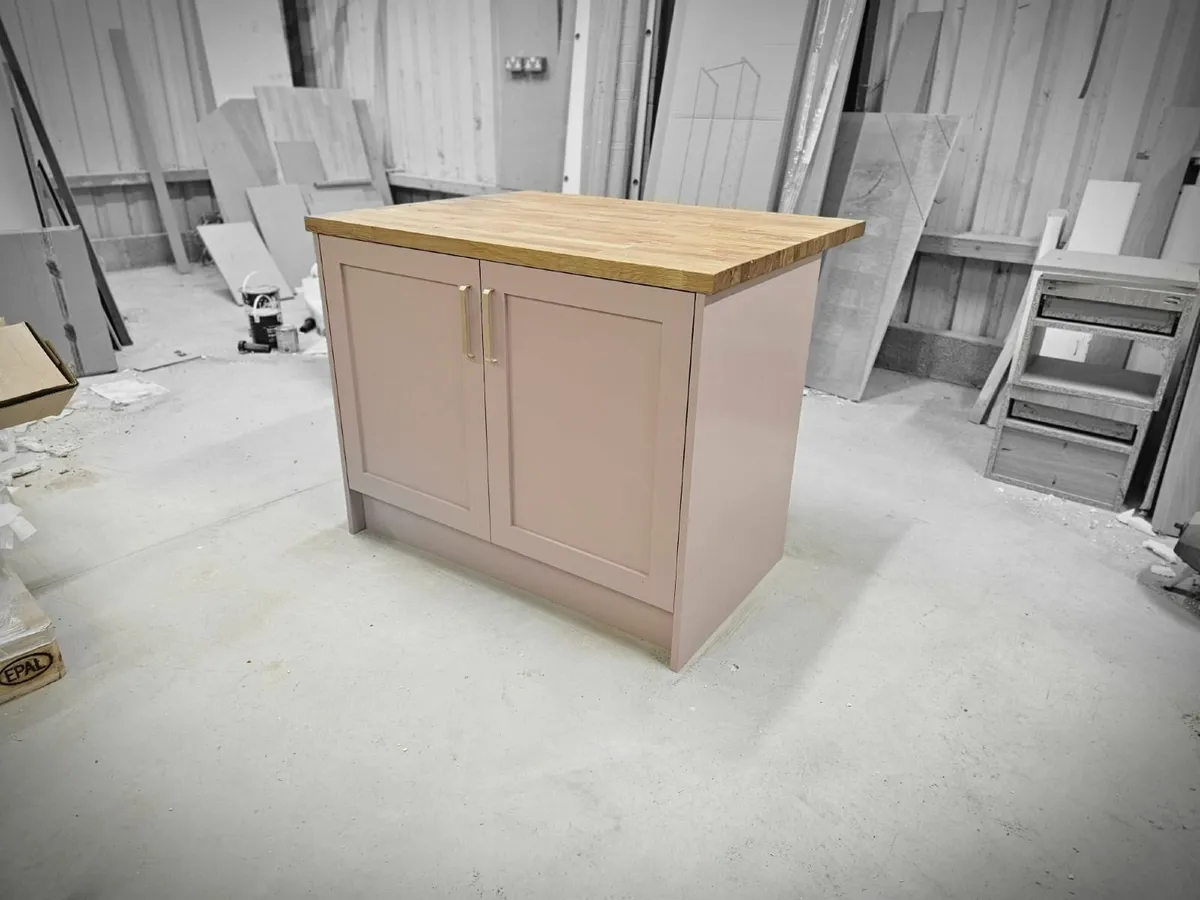 Kitchen Island - Image 4