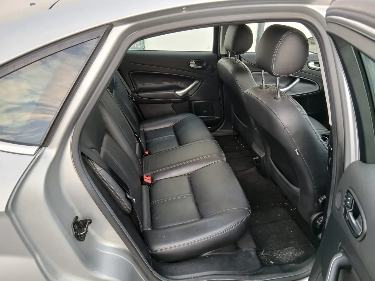 Ford Mondeo  Ghia - Image 4