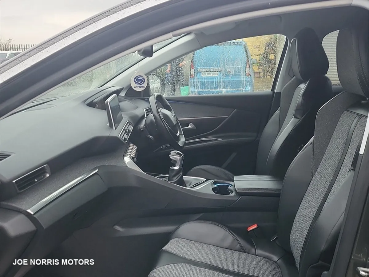 Peugeot 3008 ALLURE 1.6 BLUE HDI 120 - Image 4