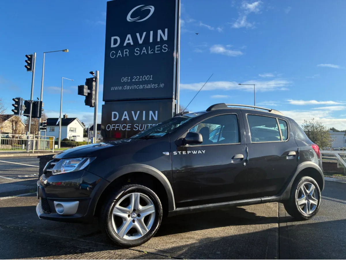 Dacia Sandero STEPWAY SIGNATURE 1.5 DCI 90 4 - Image 1