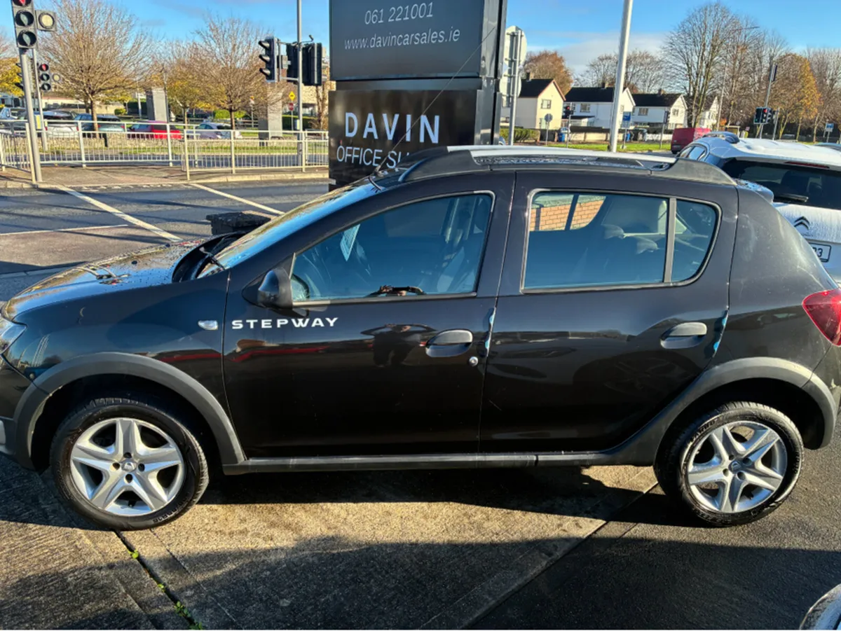 Dacia Sandero STEPWAY SIGNATURE 1.5 DCI 90 4 - Image 2