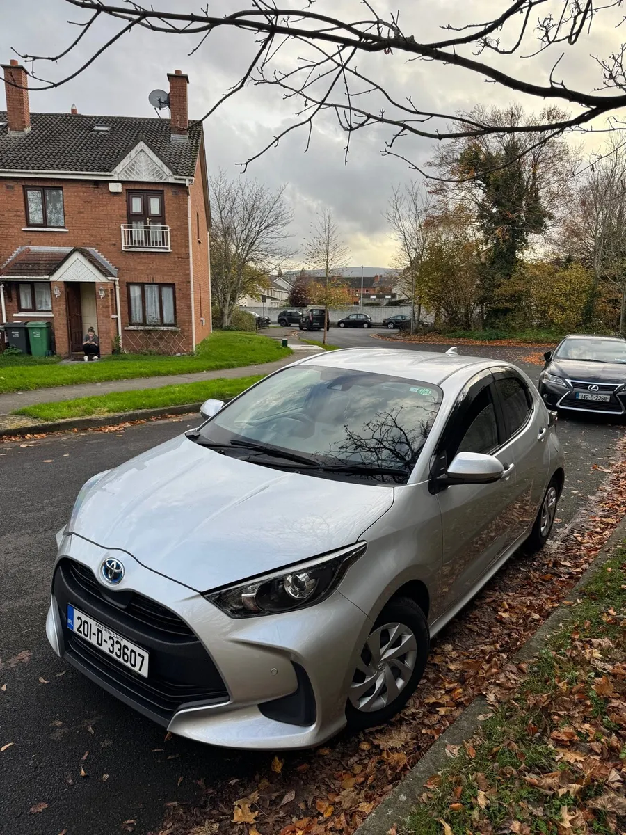 Toyota Yaris Hybrid Automatic Low Km - Image 3
