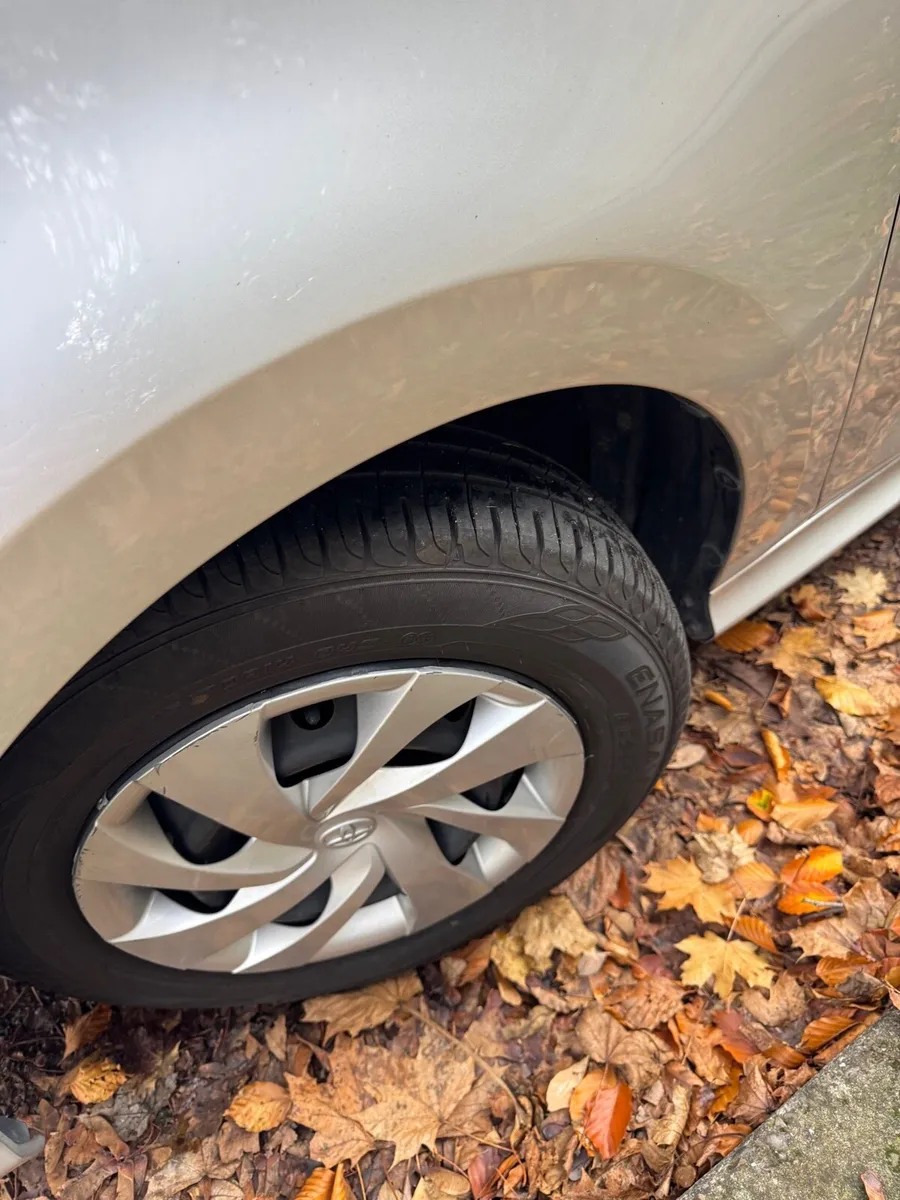 Toyota Yaris Hybrid Automatic Low Km - Image 4