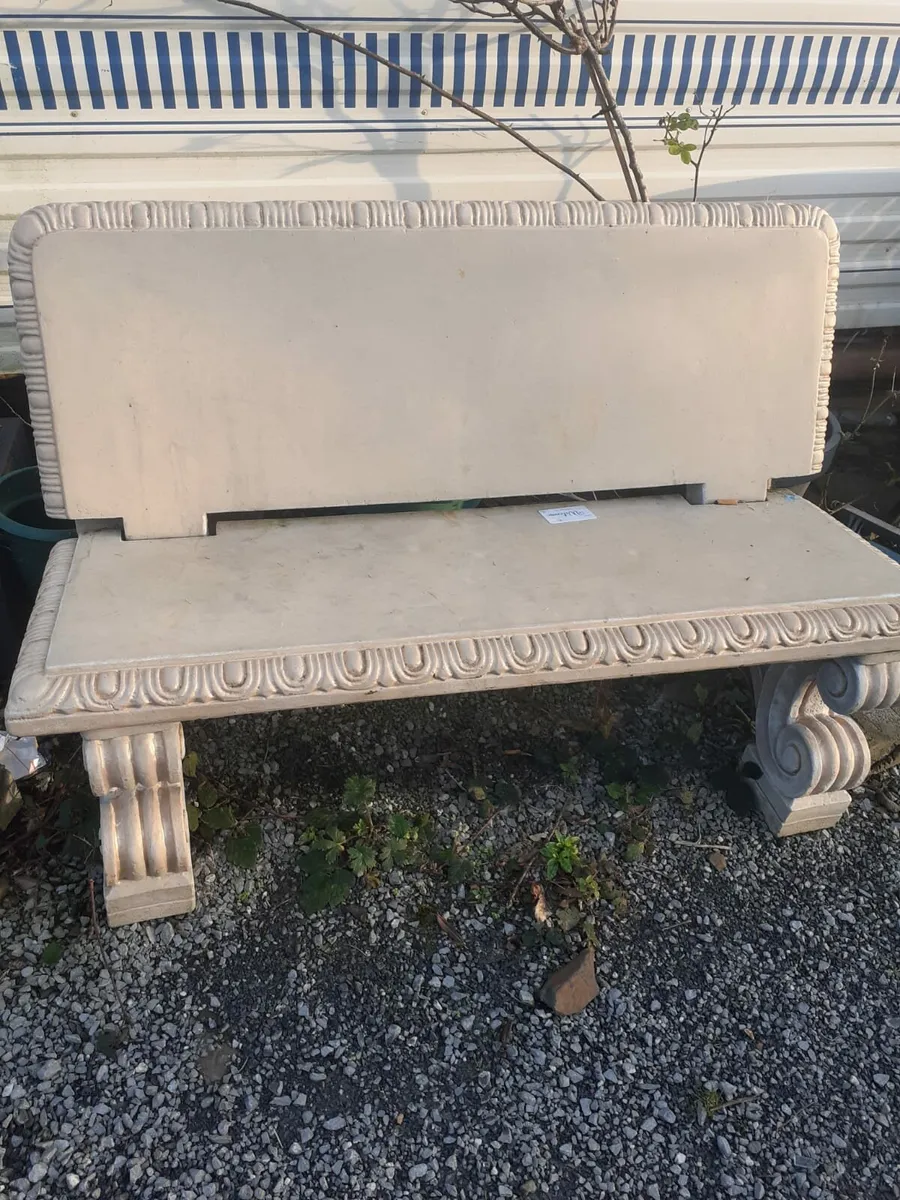 Garden pots and chair - Image 2