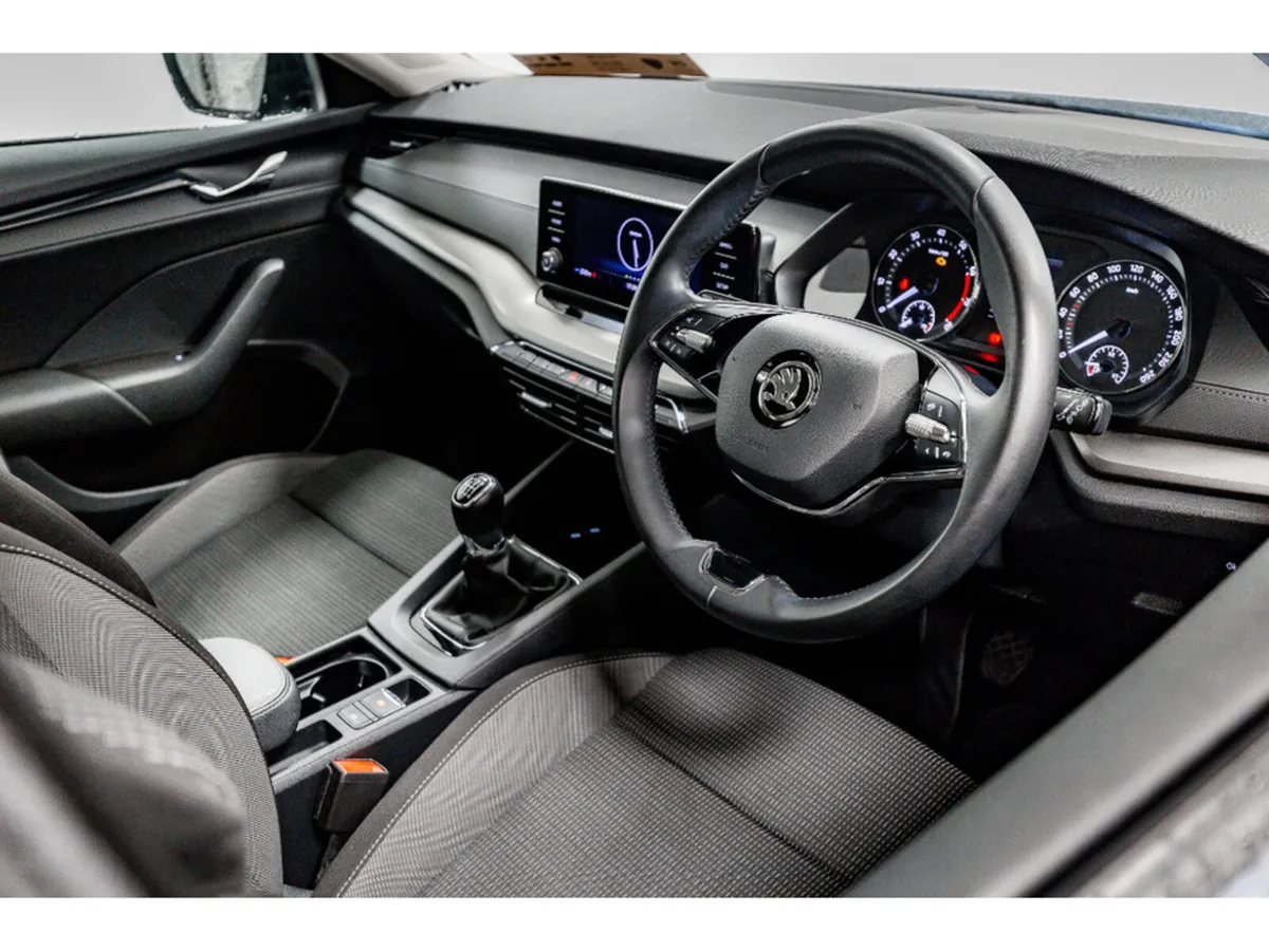 Skoda Octavia AMB 1.0 Petrol 110HP - Image 2