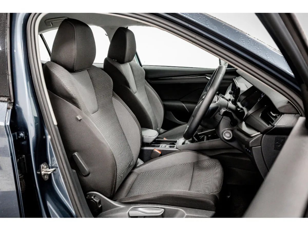 Skoda Octavia AMB 1.0 Petrol 110HP - Image 3