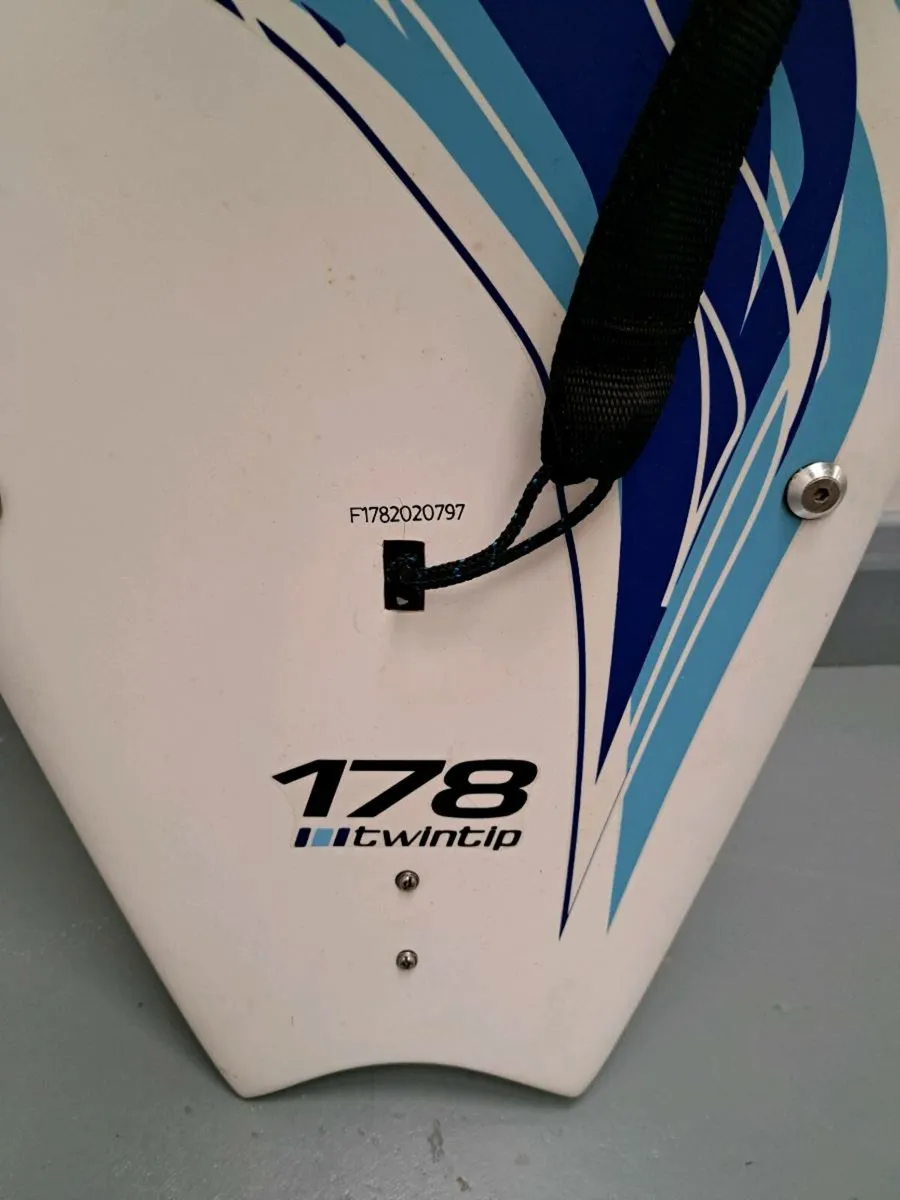 F-One Twin Tip Kiteboard excellent condition - Image 2